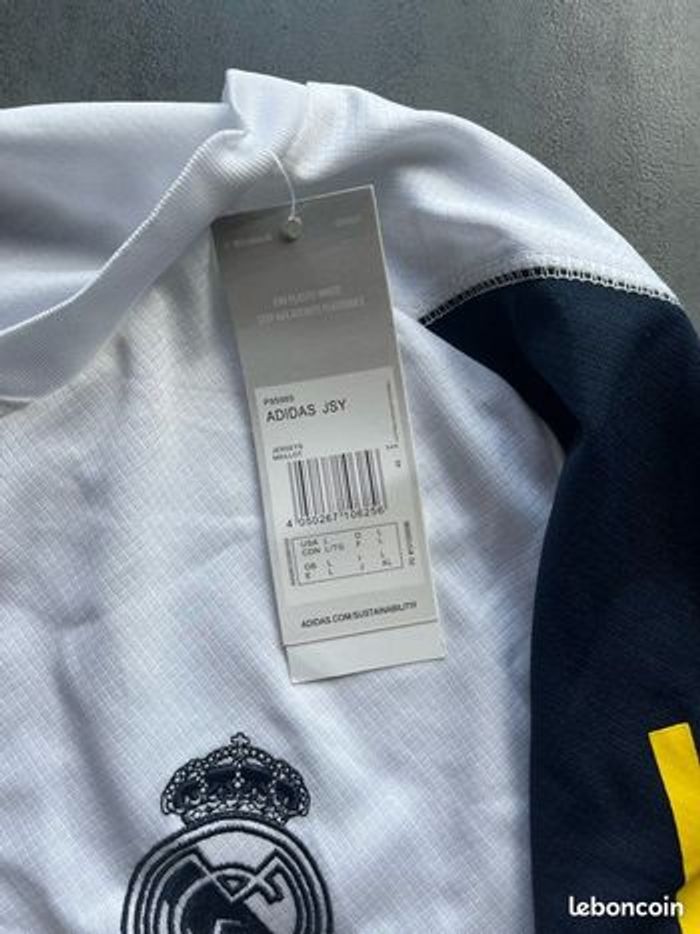 Ensemble maillot + short a poches real madrid - photo numéro 4