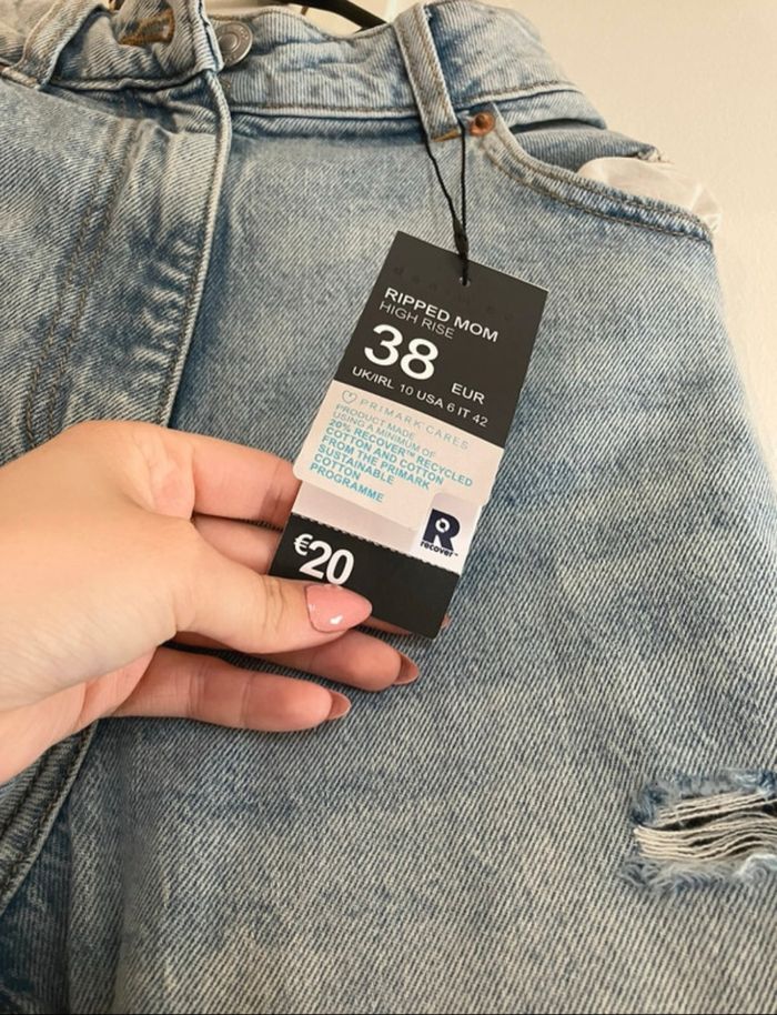 Jeans troués - photo numéro 3