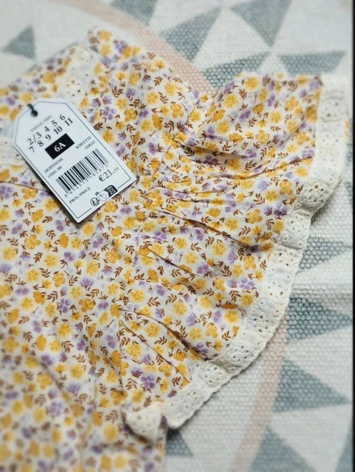 Blouse fleurie - SGMJ - 6 ans - Neuf Étiquette - photo numéro 3