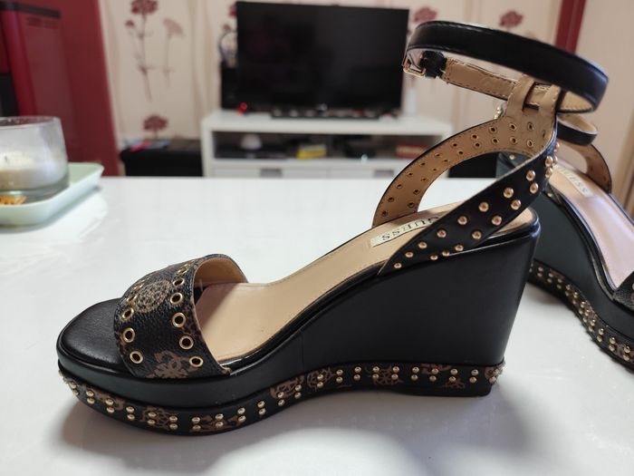 Nu pieds - photo numéro 2