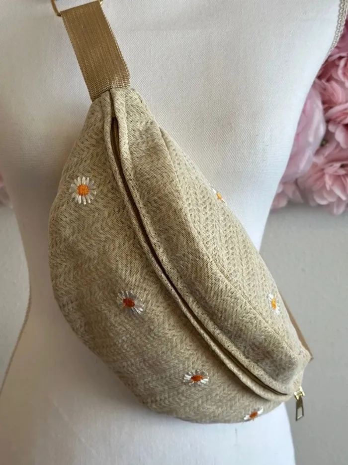 Banane beige brodée de fleurs pâquerettes neuve - photo numéro 4