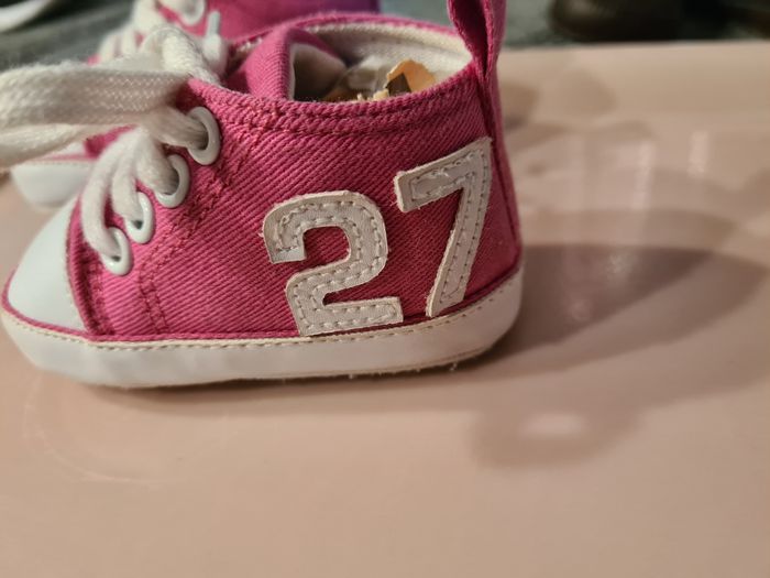 Chaussures. Bébé. 10.5 cm. Fushia. Neuve - photo numéro 2