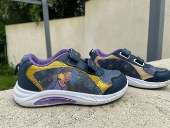 Très belle paire de baskets fille taille 29