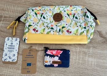 Trousse de toilette et pochette nano Cabaïa