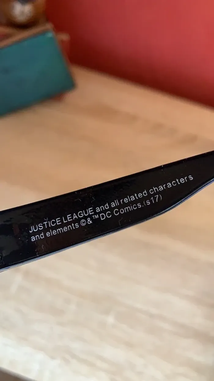 Lunette de soleil Batman très peu mises - photo numéro 7
