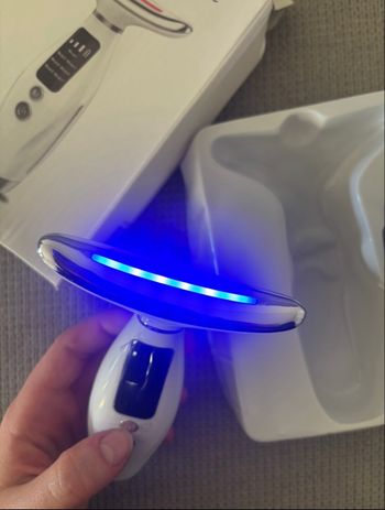 Appareil de massage liftant  à led 