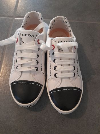 Très jolie paire de baskets geox en 33