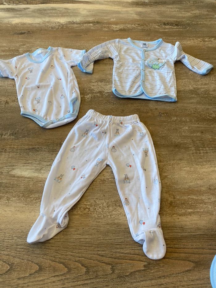 Trousseau lot vêtements 6 mois bébé unisexe garçon ou fille - photo numéro 2