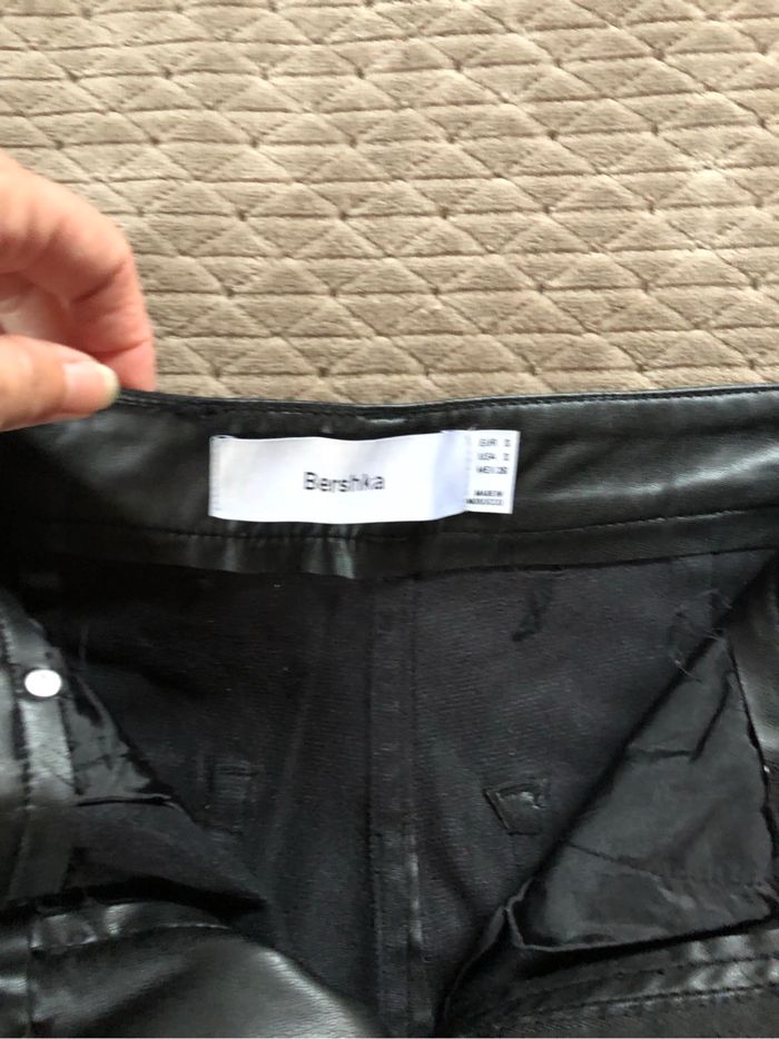Pantalon simili cuir bershka - photo numéro 4