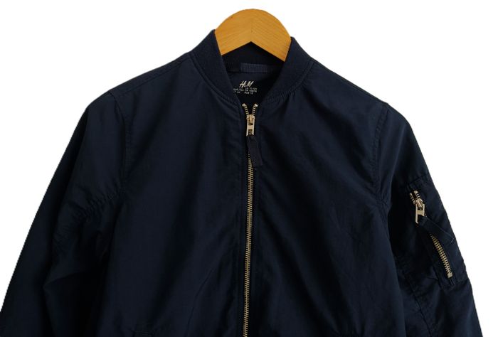 Veste légère bleu marine. H&M. Taille 11 - 12 ans. 152 cm - photo numéro 2