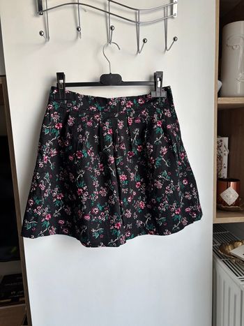 Jupe courte imprimé fleuri noir rose taille M Jennyfer