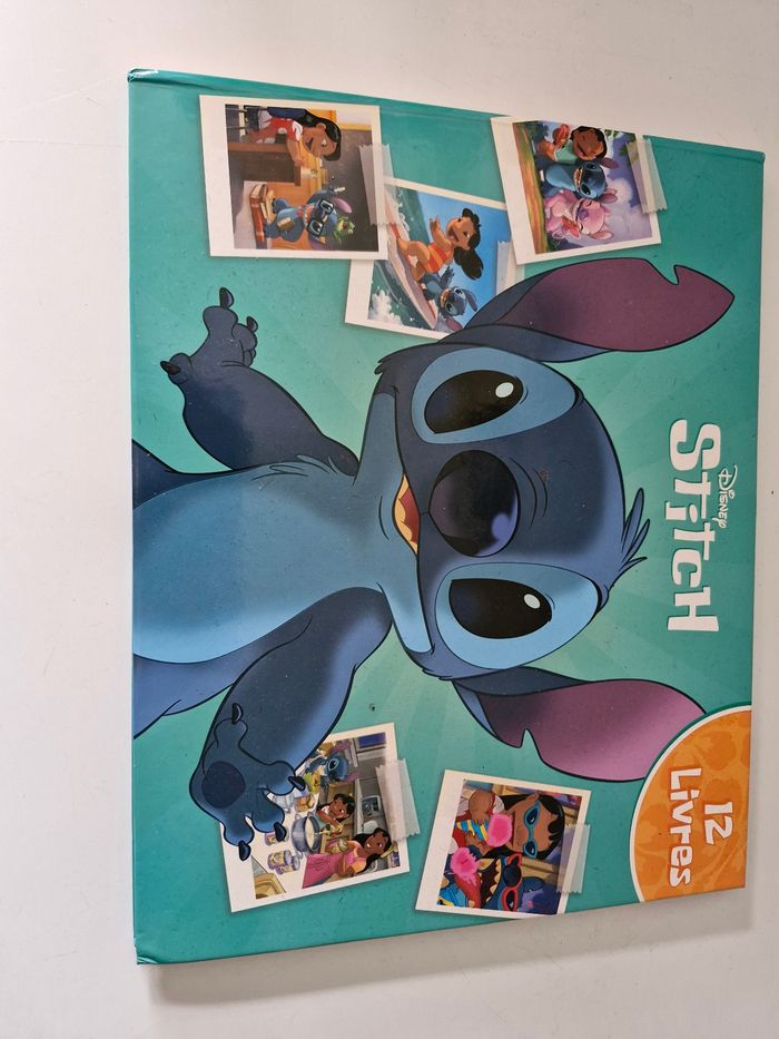 Lot de 12 mini livres stitch