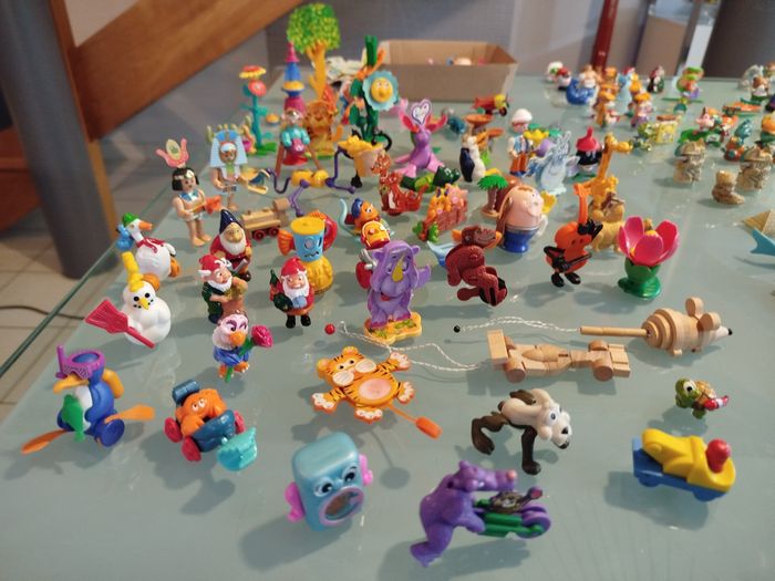 Gros lot de + 300 figurines et accessoires KINDER (années 90) - photo numéro 4