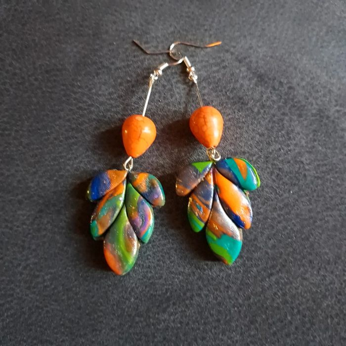 Boucles d'oreilles pendante multicolore pâte polymere - photo numéro 11