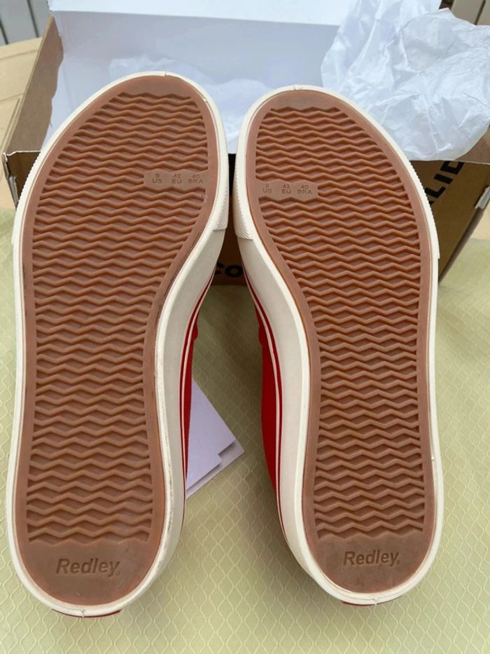 Chaussure style bateau couleur rouge marque Redley - photo numéro 3