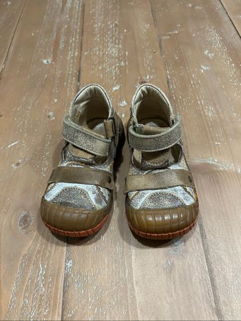 Chaussure garçon taille 22