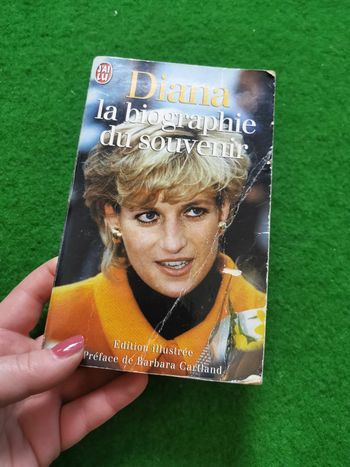 Diana, la biographie du souvenir, édition illustrée