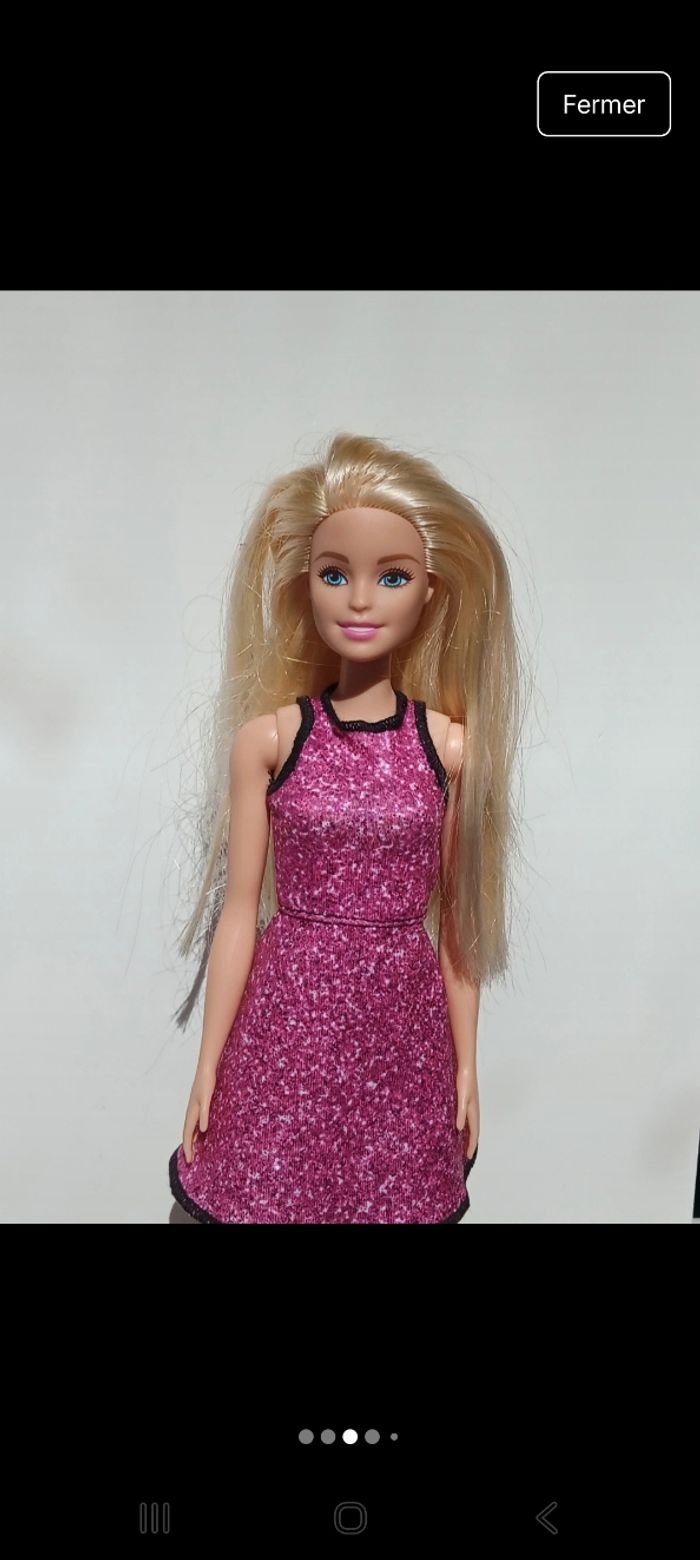 Poupée barbie mattel ensemble rose a paillettes tête 2013 corp 2015 
Poupée et ensemble compris - photo numéro 2