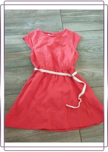 Robe rouge tape à l'oeil 2 ans, très bon état