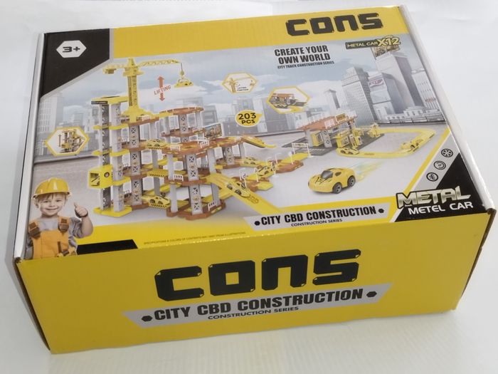 Garage à voitures avec grue, ascenseur, 4 étages, 18 voitures..