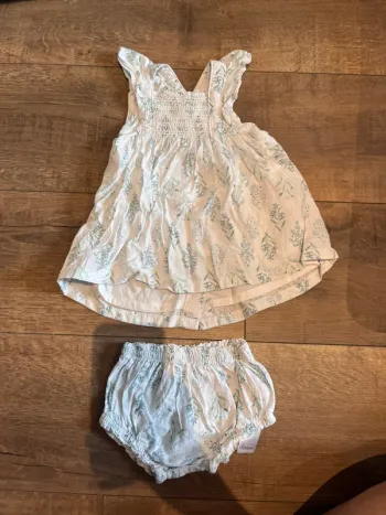 Robe sergent major neuve bleu et blanche 3 mois