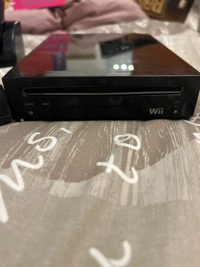 Console Wii + socle recharge manettes+ manettes