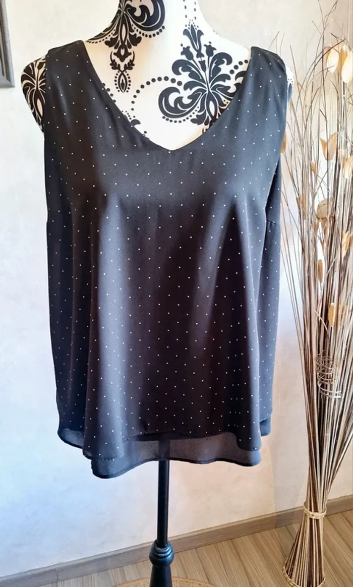 Superbe blouse sans manches Taille 40 comme neuve