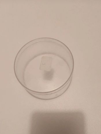 Pot neuf vide pour cosmétique