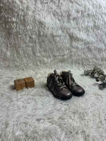 Paire de chaussures Babybotte taille 23 coloris taupe