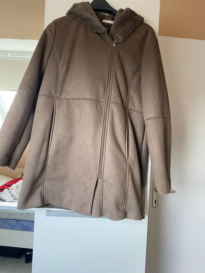 Manteau 3/4 entièrement fourre avec capuche - photo numéro 2