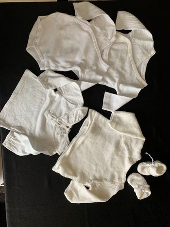 Ensemble lot blanc 1 mois gilet laine bodies t-shirt