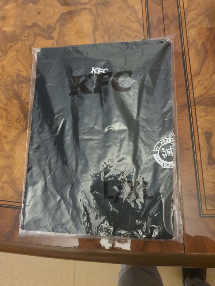 Lot Neuf et Scellé T-shirt taille L/XL Tanjiro + Nezuko Demon Slayer x KFC - photo numéro 5