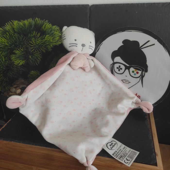 Doudou cape tigre blanc rose Mots d'enfants nuages roses arc en Ciel Chat