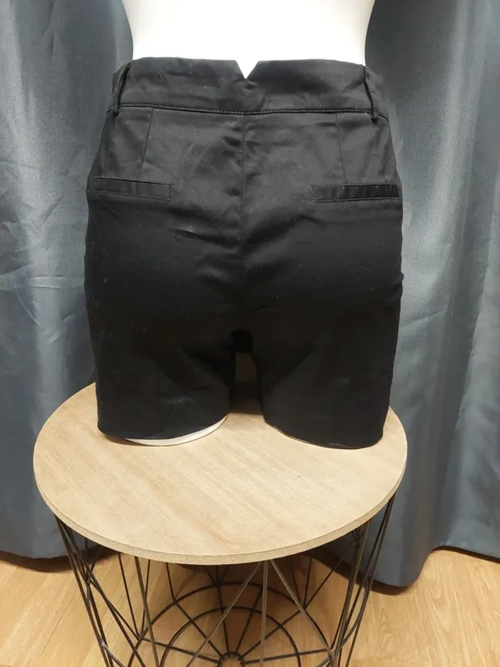 Short noir taille 34 - photo numéro 2