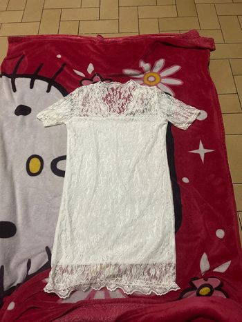 Jolie robe façon dentelle