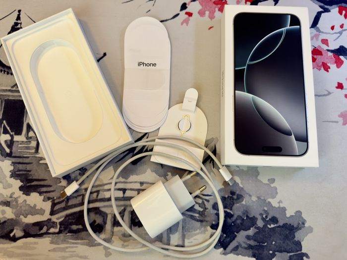 Téléphone I P h o n e 16 pro max - photo numéro 4