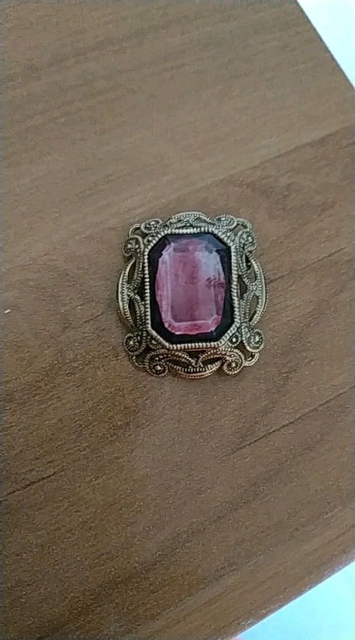 Broche ancienne pierre rose violette