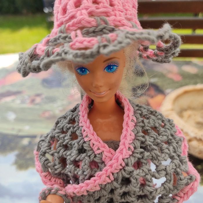 Vêtements pour Barbie 2 € - photo numéro 3