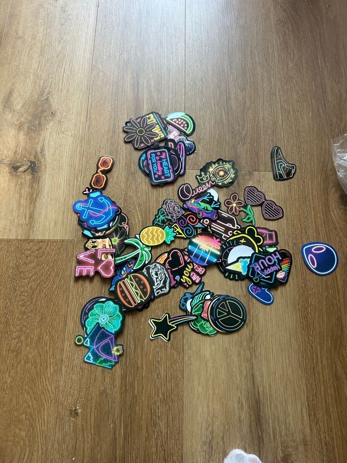 Cinquantaine de Stickers à coller - photo numéro 2