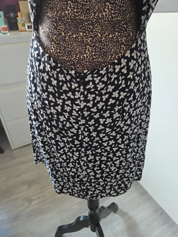 Jolie Robe de chez kookai en taille 42 - photo numéro 5