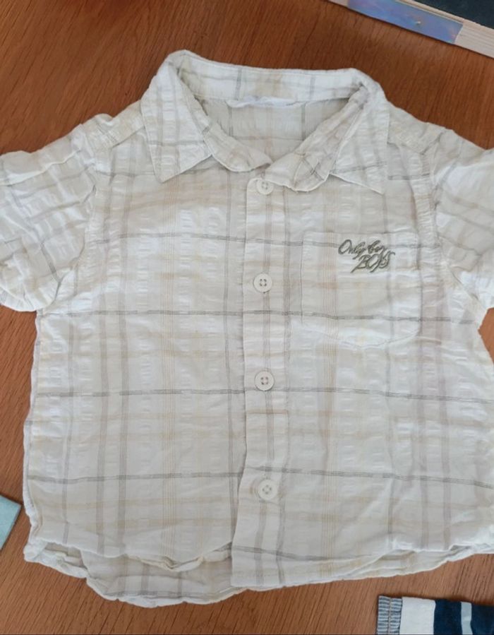 Lot 1 chemise, 1 t-shirt et 1 polo taille 1 an en très bon état - photo numéro 2