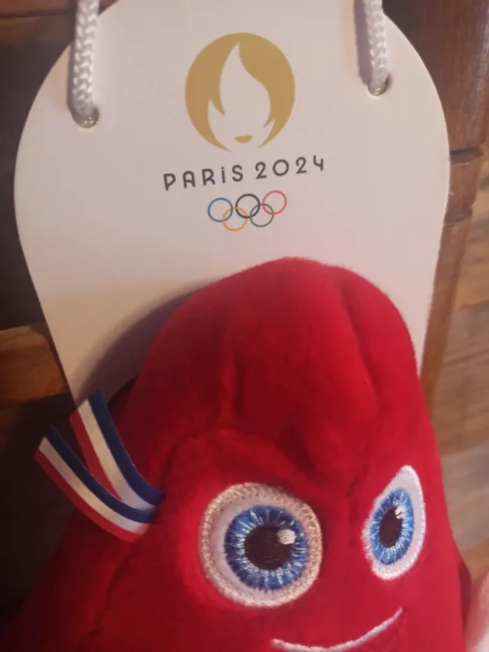 Doudou mascotte Paris 2024 neuf - photo numéro 4