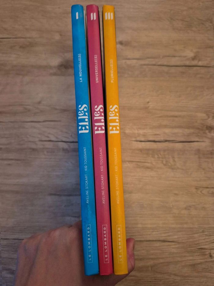 Lot  de  3  bandes dessinées  Elles