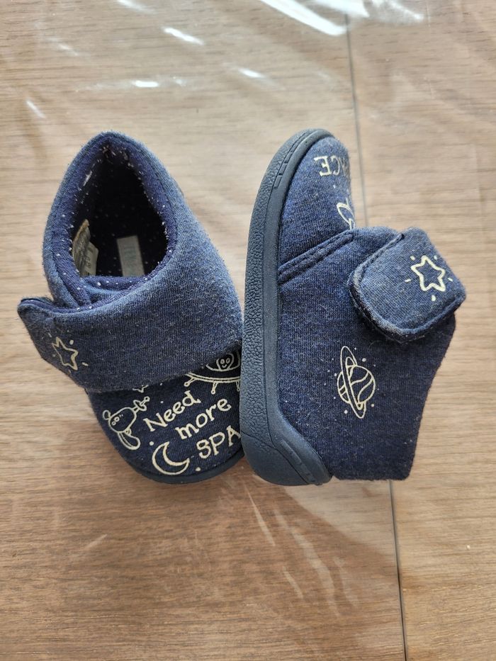 Lot chaussures/ chaussons T20 garçon - photo numéro 4