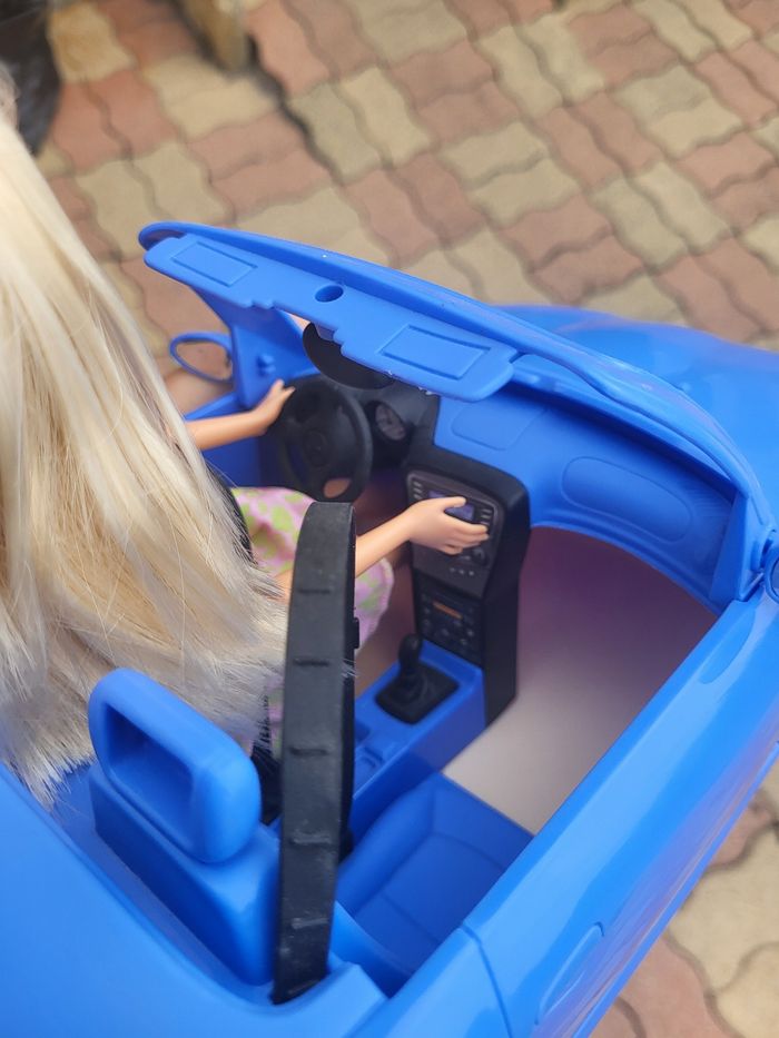 Magnifique voiture avec Barbie. - photo numéro 6