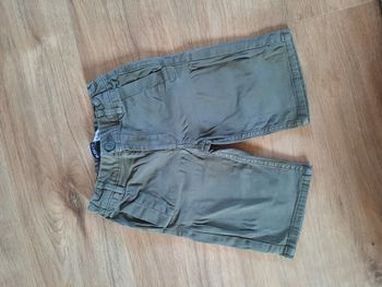 Bermuda/short vert kaki coupe "slim" Okaïdi 6 ans