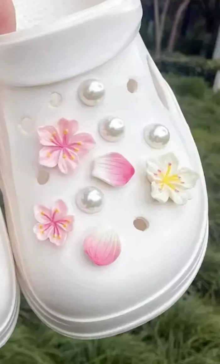 Lot 9 pins pour crocs