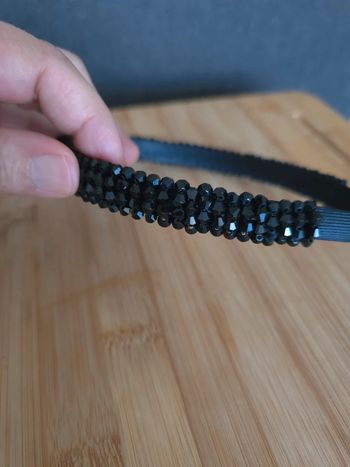 Serre tête noir perlés neuve