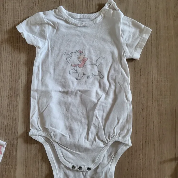 Lot 3 bodies Disney Marie 12 mois - photo numéro 4
