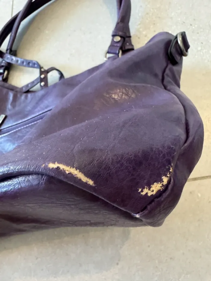 Sac à main violet Mandoline, il ya des marques d'usures, 36*32cm - photo numéro 5